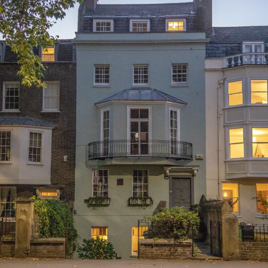 122, Kennington Road Se11