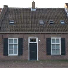 Wevershuisje onder pannen zadeldak