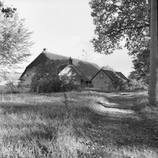 Hallenhuisboerderij in ambachtelijk-traditionele stijl, stookhok