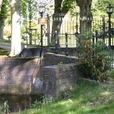 Ter Veken, Toegangshek met brug
