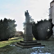 Socha svatého Václava u kostela v Sadské