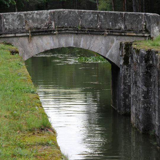 Bogenbrücke der Schleuse 49