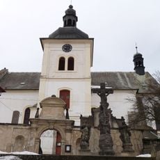 Sousoší Kalvárie u kostela v Libouchci