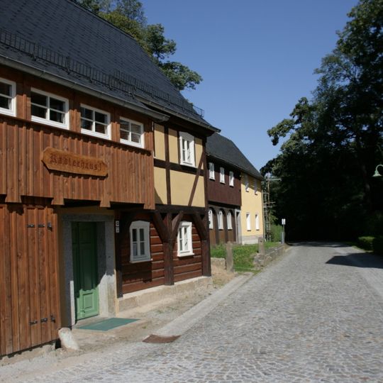 Wohnhaus und Scheune eines Zweiseithofes Schulstraße 15