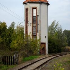 Wodociągowa wieża ciśnień ze studnią