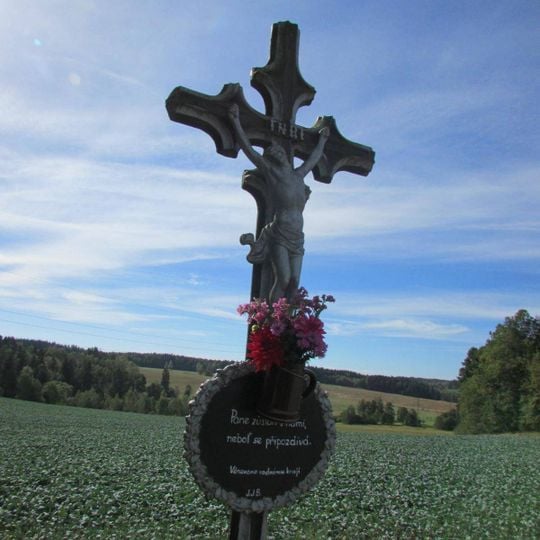 Kříž mezi Bednárečkem a Kamenným Malíkovem