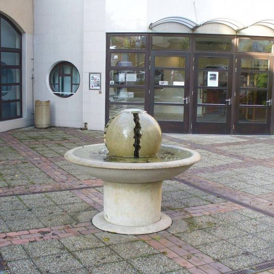 Kašna u Městského divadla Děčín