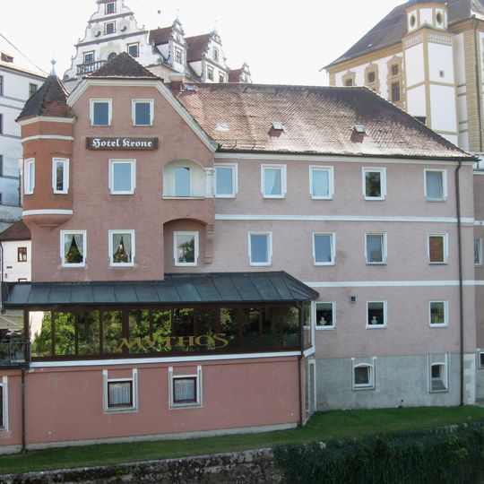 Ehemaliges Hotel, vormals Baderanwesen, später Brauereigasthof und Café