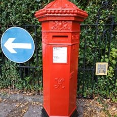 Letterbox at west end of the Crescent Garden