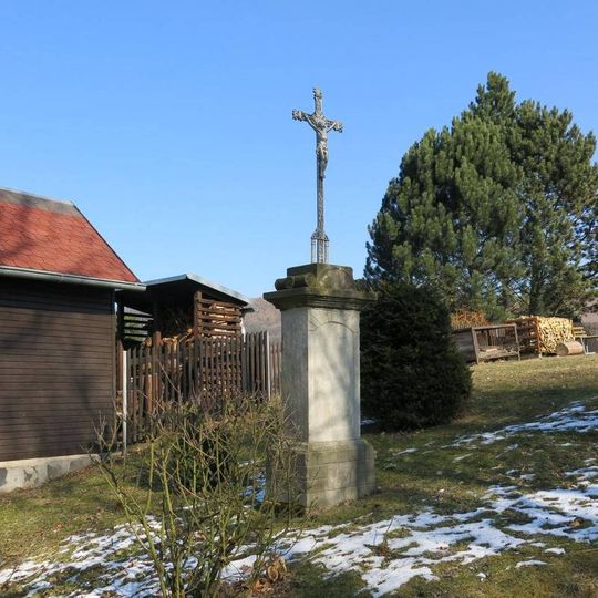 Kříž na západním okraji Suletic
