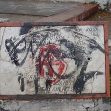 Monolito Recordatorio en frontis de la Municipalidad de Pudahuel