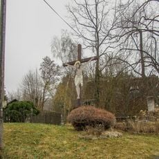 Kříž v Hraběšicích u hlavní silnice