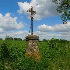 Kříž na křižovatce polních cest západně od Světlic