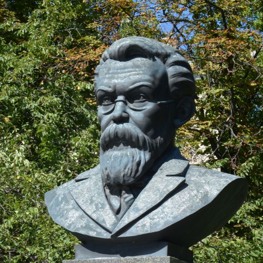 Monument to Volodymyr Vernadsky
