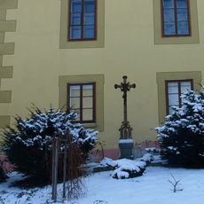 Kříž u fary v Nýrsku