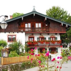 Wohn- und Geschäftshaus