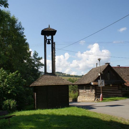 Zvonice při komunikaci v severní části Janové