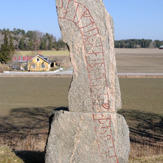 Östergötlands runinskrifter 33