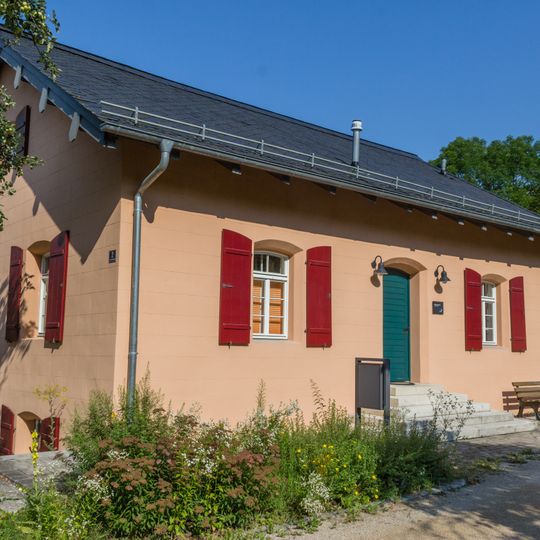 Former lock-keeper's house ensemble