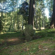 Smírčí kříž u Lipí v lese u rozcestí