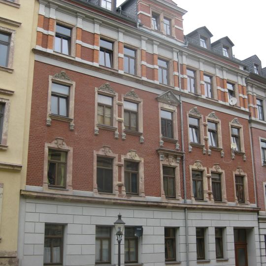 Mietshaus in geschlossener Bebauung Uhlandstraße 9