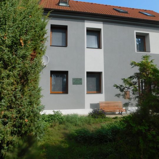 Pamětní deska Antonínu Kroutilovi v Nehvizdech