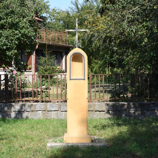 Boží muka s výklenkem