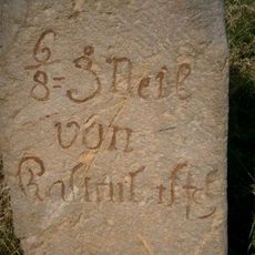 Milník východně od Líšnice u silnice