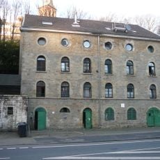 Friedrich-Ebert-Straße 180