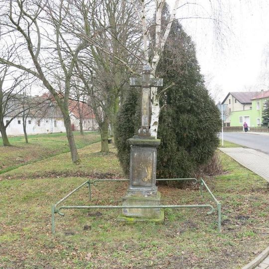 Kříž na návsi v Otvicích