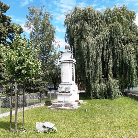 Za pomníkem v Brázdimi