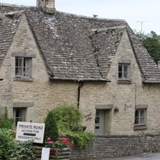 31 and 32, The Square