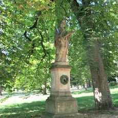 Socha svatého Jana Nepomuckého v parku u Nových lázní v Mariánských Lázních