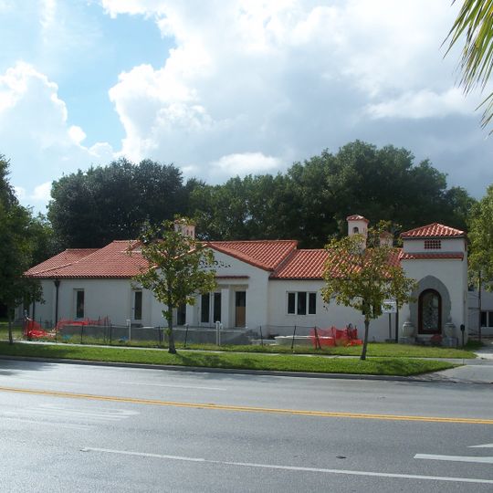 House at 100 West Davis Boulevard