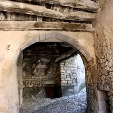 Portail féodal de Banon