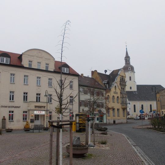 Ehemaliges Rathaus, zeitweise Amtsgericht, heute Wohnhaus in halboffener Bebauung Markt 2