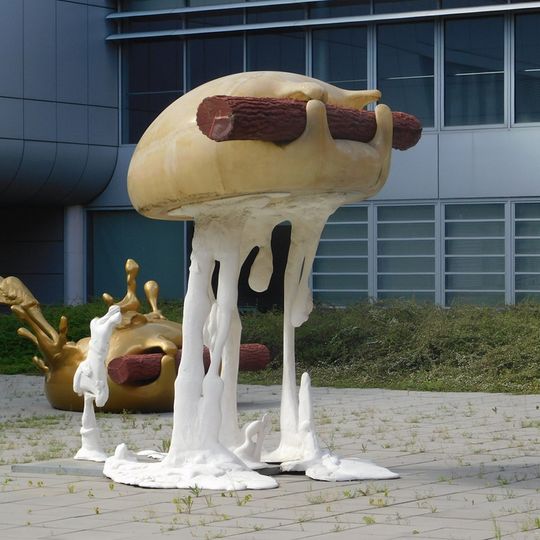 Plastika Osvícení a Silná barva v kampusu Masarykovy university v Bohunicích