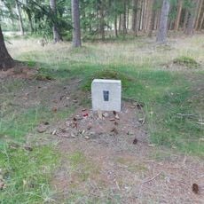 Pomníček Antonína Netáhla u Liščí farmy pod Dylení