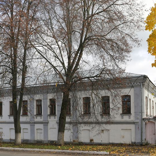 Дом с воротами