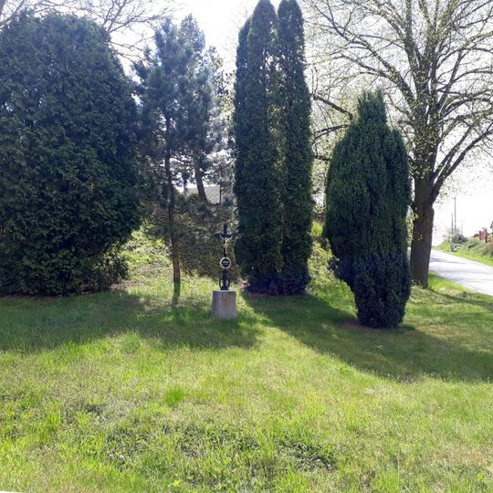 Kříž u křižovatky v Chotiné