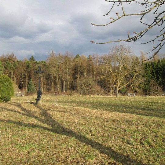 Kříž na vršku nad Dírnou