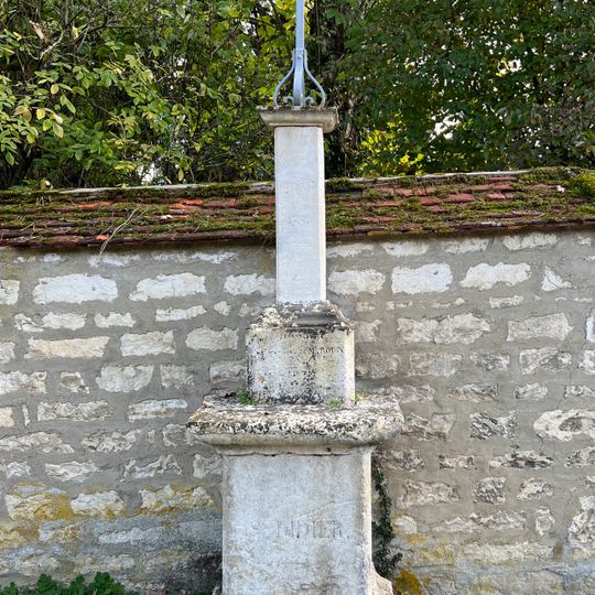 Croix de la route D43