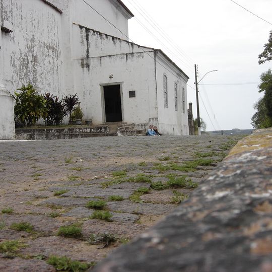 Calçamento de Pedra, antigo, da rua da Ladeira, abrangendo o trecho situado entre a esquina da rua Andrade Neves e a praça da Matriz