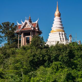 Wat Khao Phloi Waen