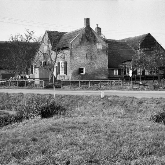 Oosteinde 14, Oud-Alblas