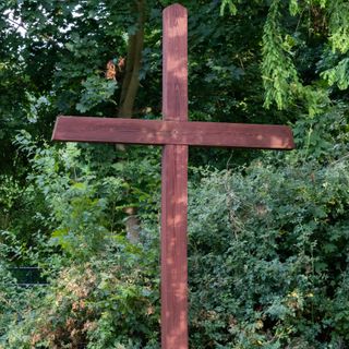 Kříž u kaple svatého Judy Tadeáše v Dobřichovicích