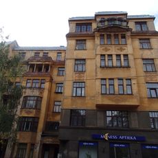 Īres nams ar veikalu