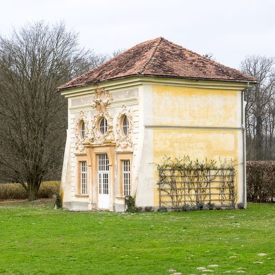 Gartenpavillon des Schlosses Brunnsee