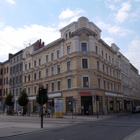Mietshaus mit Läden, Eckhaus Hospitalstraße 9