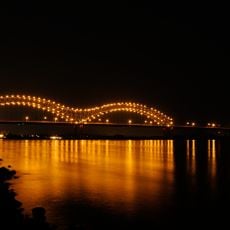 Hernando de Soto Bridge